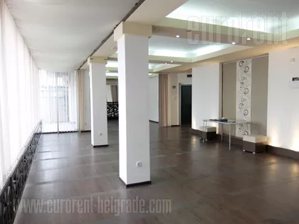 Poslovni prostor za izdavanje · 176 m² · Centar, Voždovac opština, Beograd