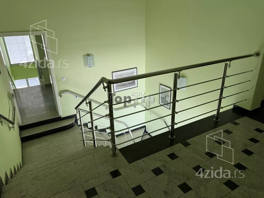 Poslovna zgrada | 4zida