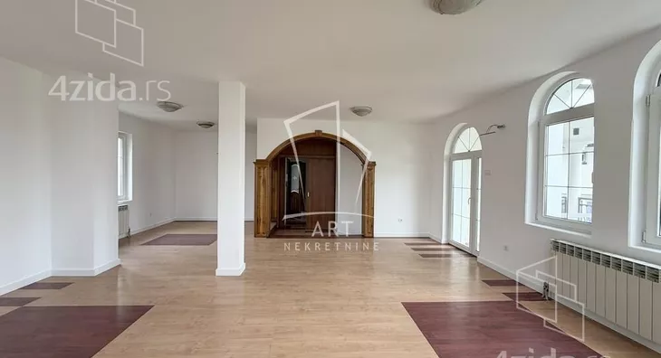 Poslovna zgrada | 4zida