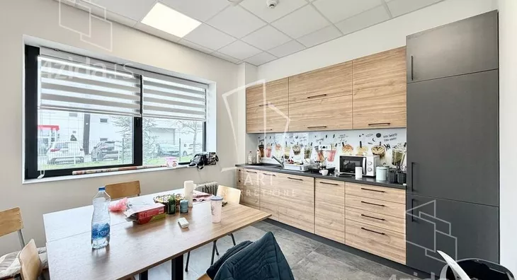 Poslovna zgrada | 4zida