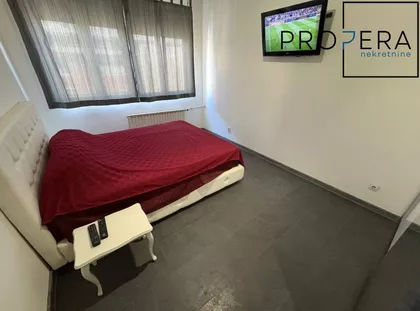 Učitelj Tasina | 4zida.rs