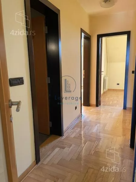 Šestosoban stan | 4zida