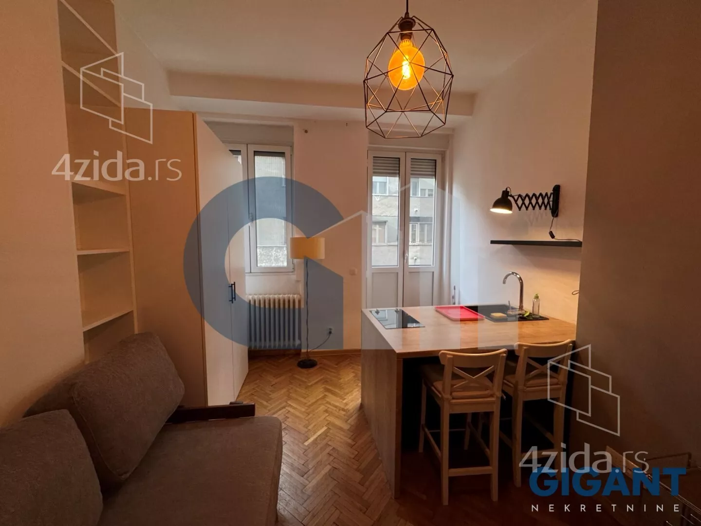 Jednoiposoban stan | 4zida