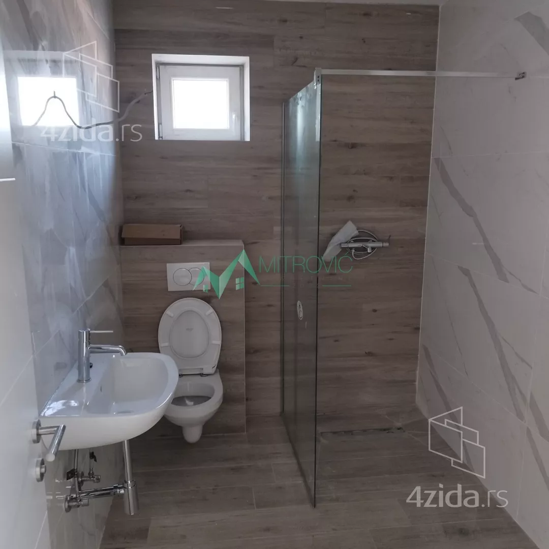 Šestosoban stan | 4zida