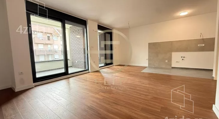 Šestosoban stan | 4zida