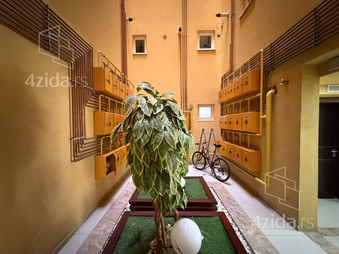 Troiposoban stan | 4zida