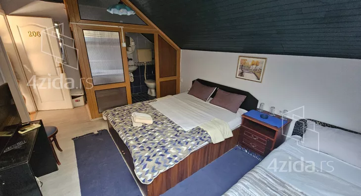 Poslovna zgrada | 4zida