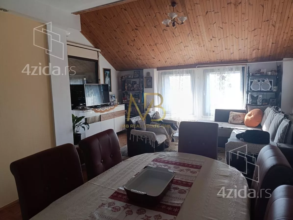 Četvoroiposoban stan | 4zida