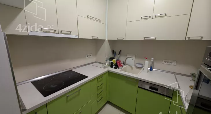 Šestosoban stan | 4zida