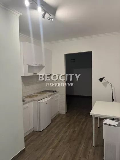 Vase Čarapića | 4zida.rs