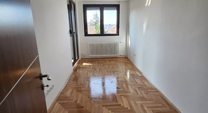 Šestosoban stan | 4zida
