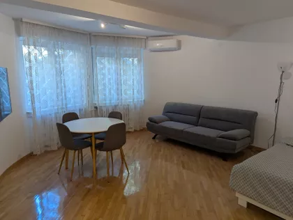 Višnjićeva 9 | 4zida.rs