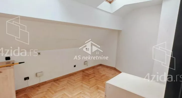 Šestosoban stan | 4zida