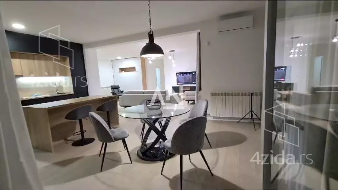 Šestosoban stan | 4zida