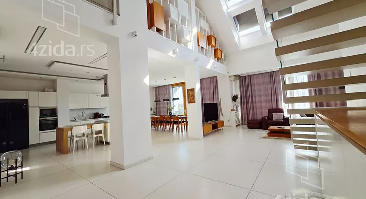 Sedmosoban stan | 4zida