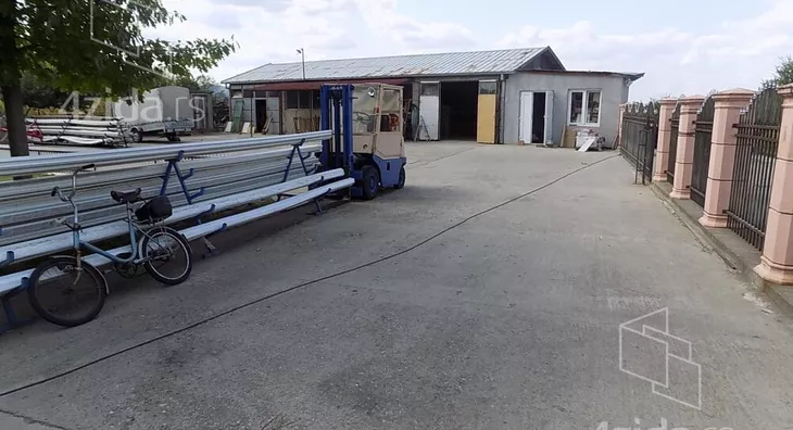 Poslovna zgrada | 4zida