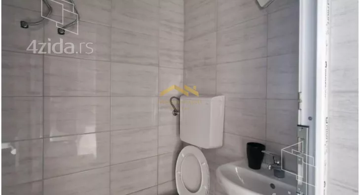 Poslovna zgrada | 4zida