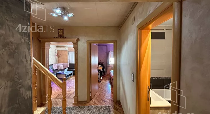 Četvoroiposoban stan | 4zida