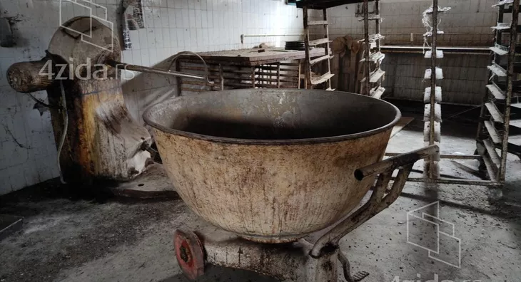 Poslovna zgrada | 4zida