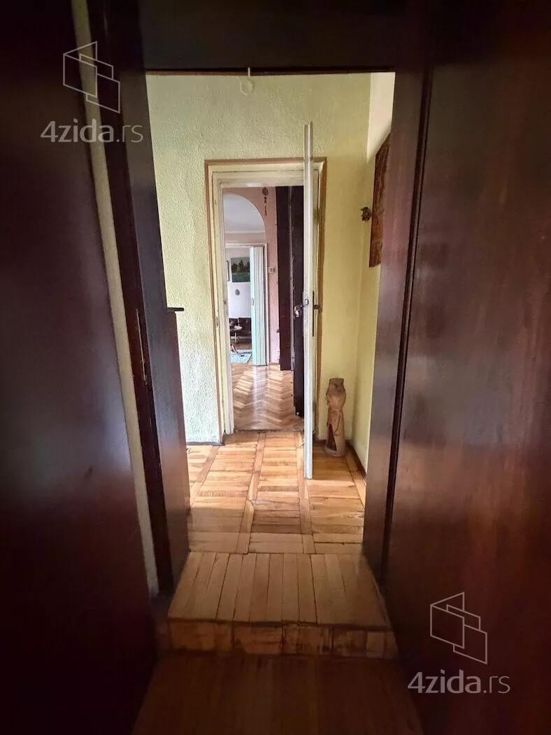 Četvoroiposoban stan | 4zida