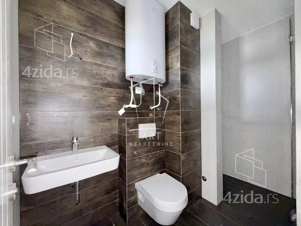Šestosoban stan | 4zida