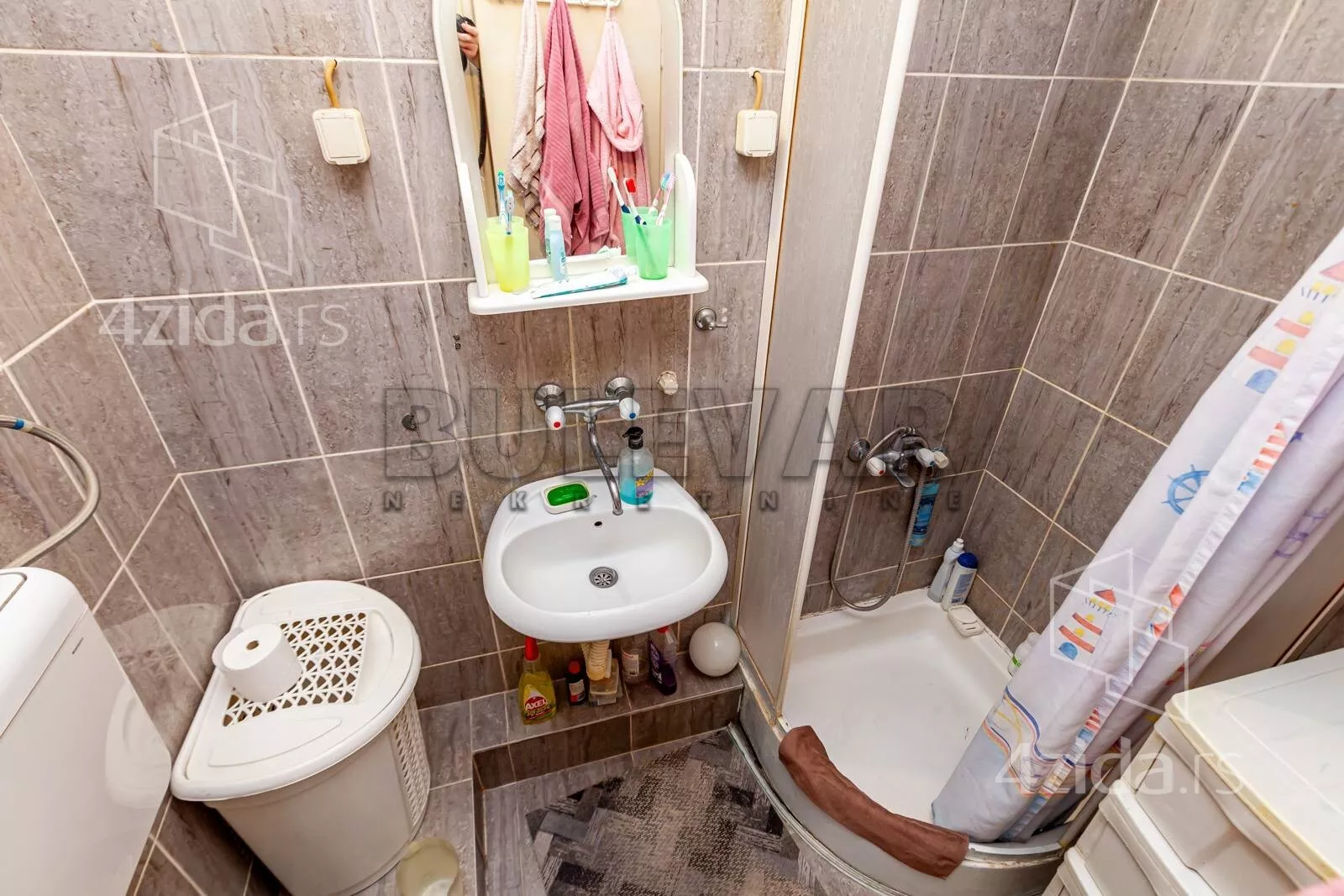 Troiposoban stan | 4zida