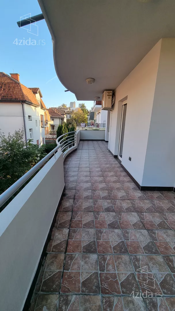 Šestosoban stan | 4zida