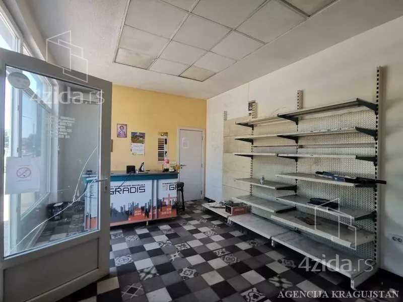 Poslovna zgrada | 4zida