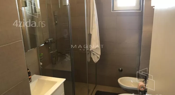 Četvoroiposoban stan | 4zida