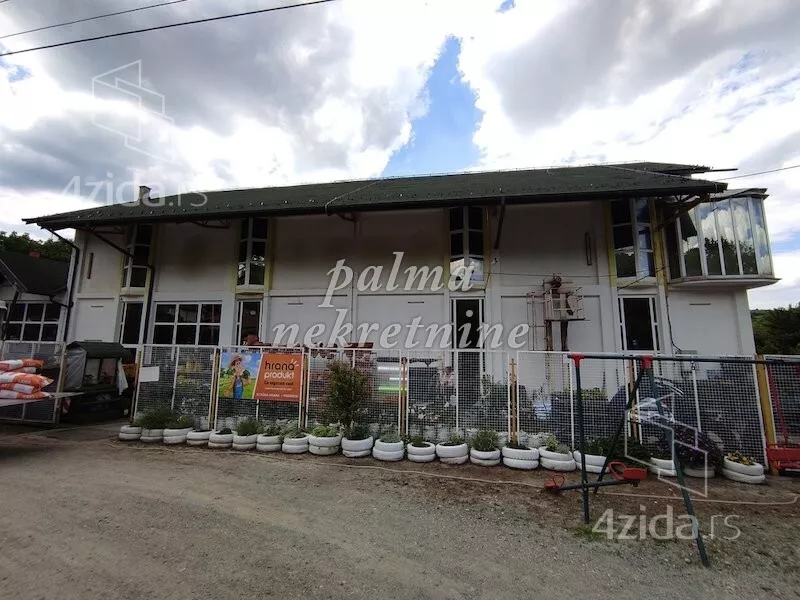 Poslovna zgrada | 4zida