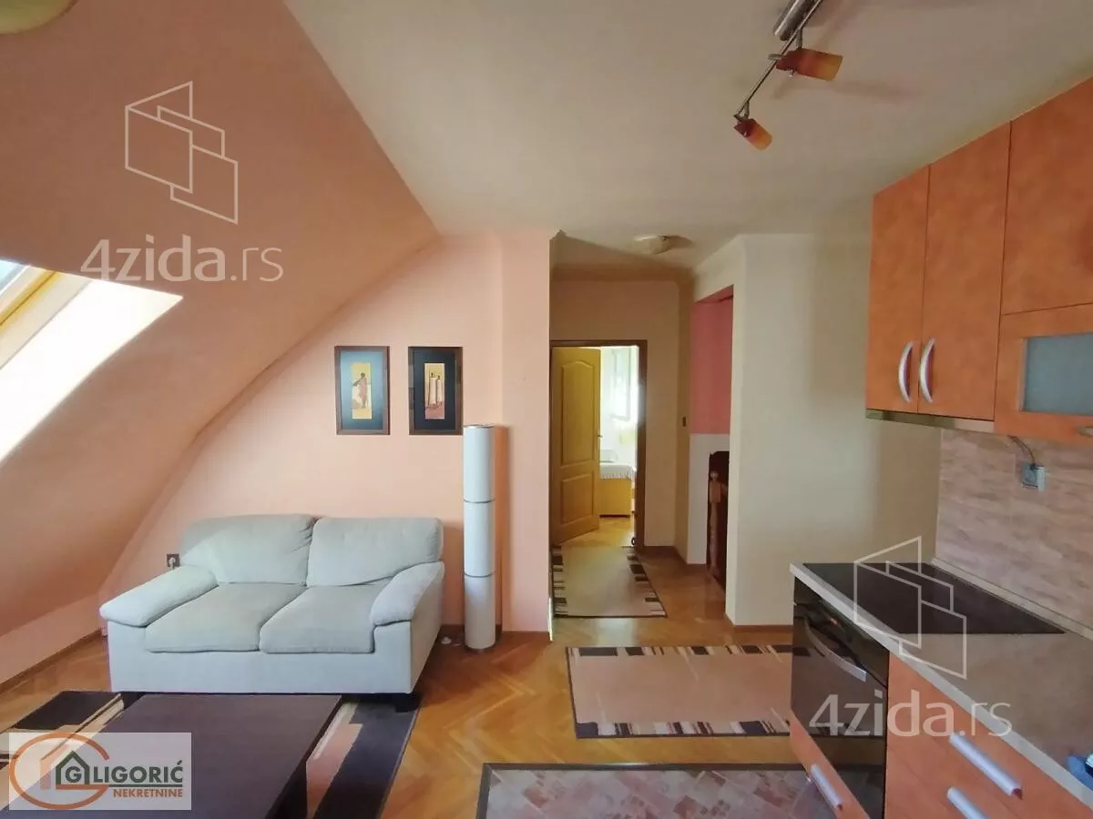 Petosoban stan | 4zida