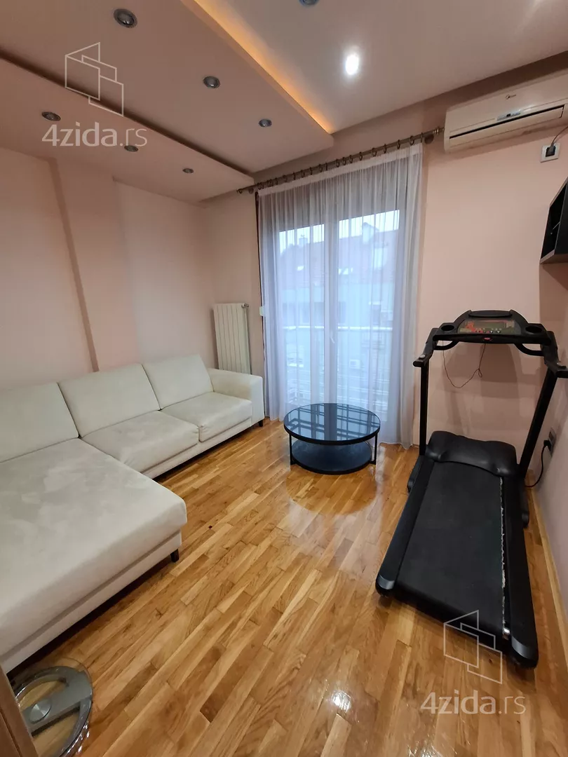 Šestosoban stan | 4zida