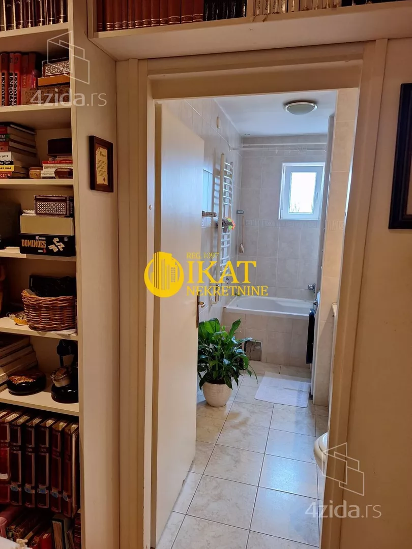 Petosoban stan | 4zida