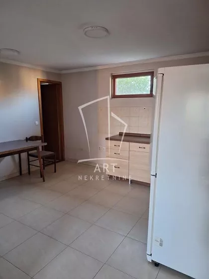 Sutjeska 8 | 4zida.rs