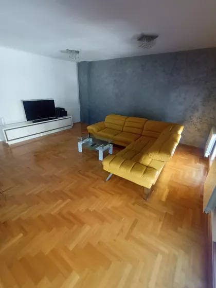 Sremska | 4zida.rs