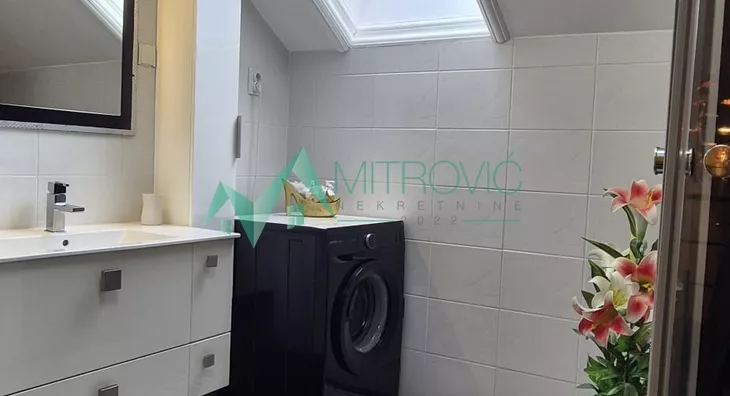 Četvoroiposoban stan | 4zida