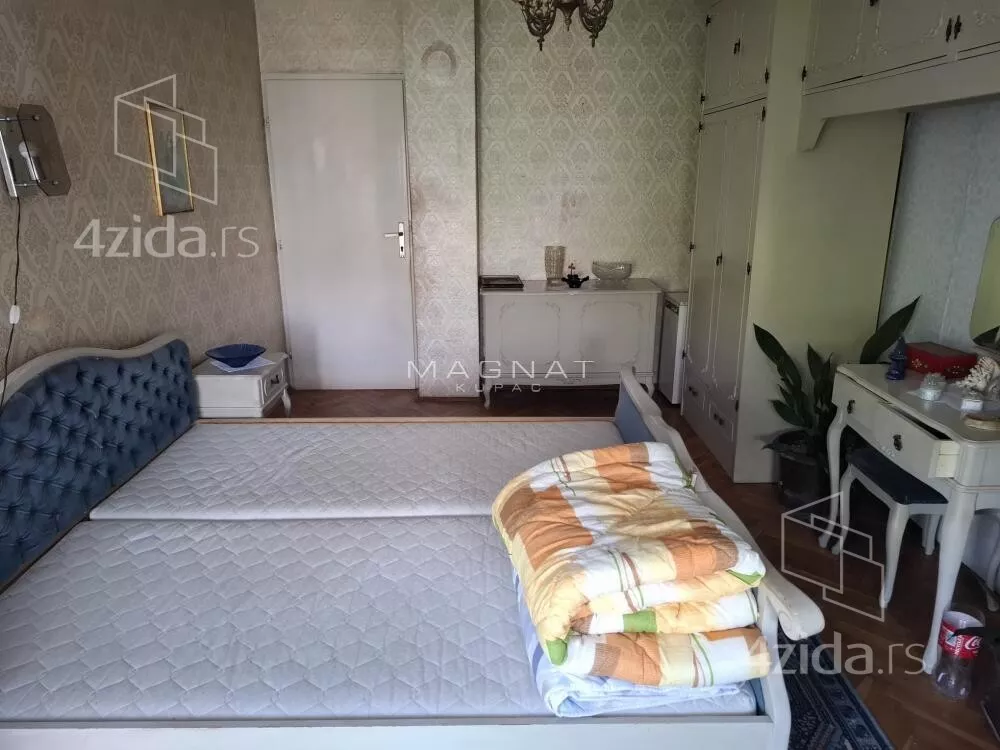 Četvoroiposoban stan | 4zida