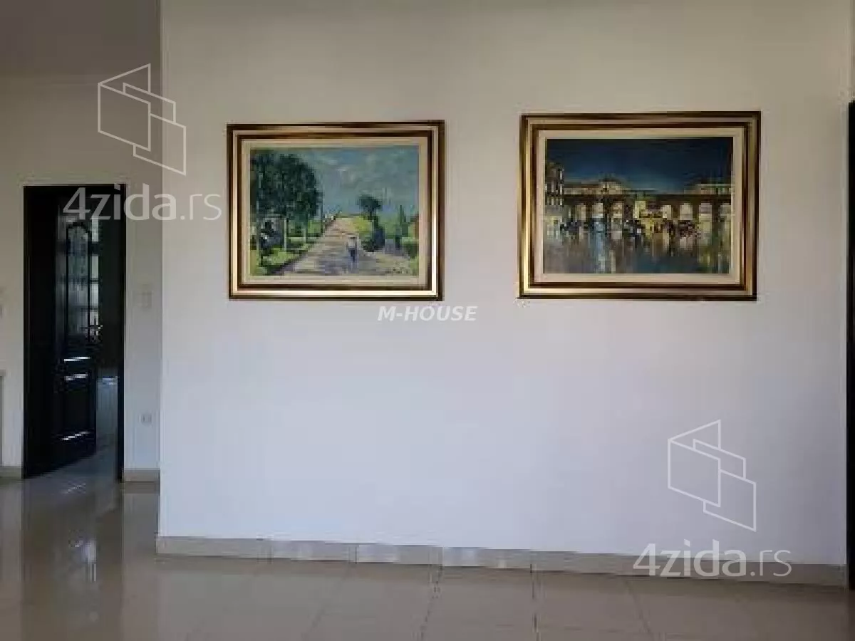 Poslovna zgrada | 4zida