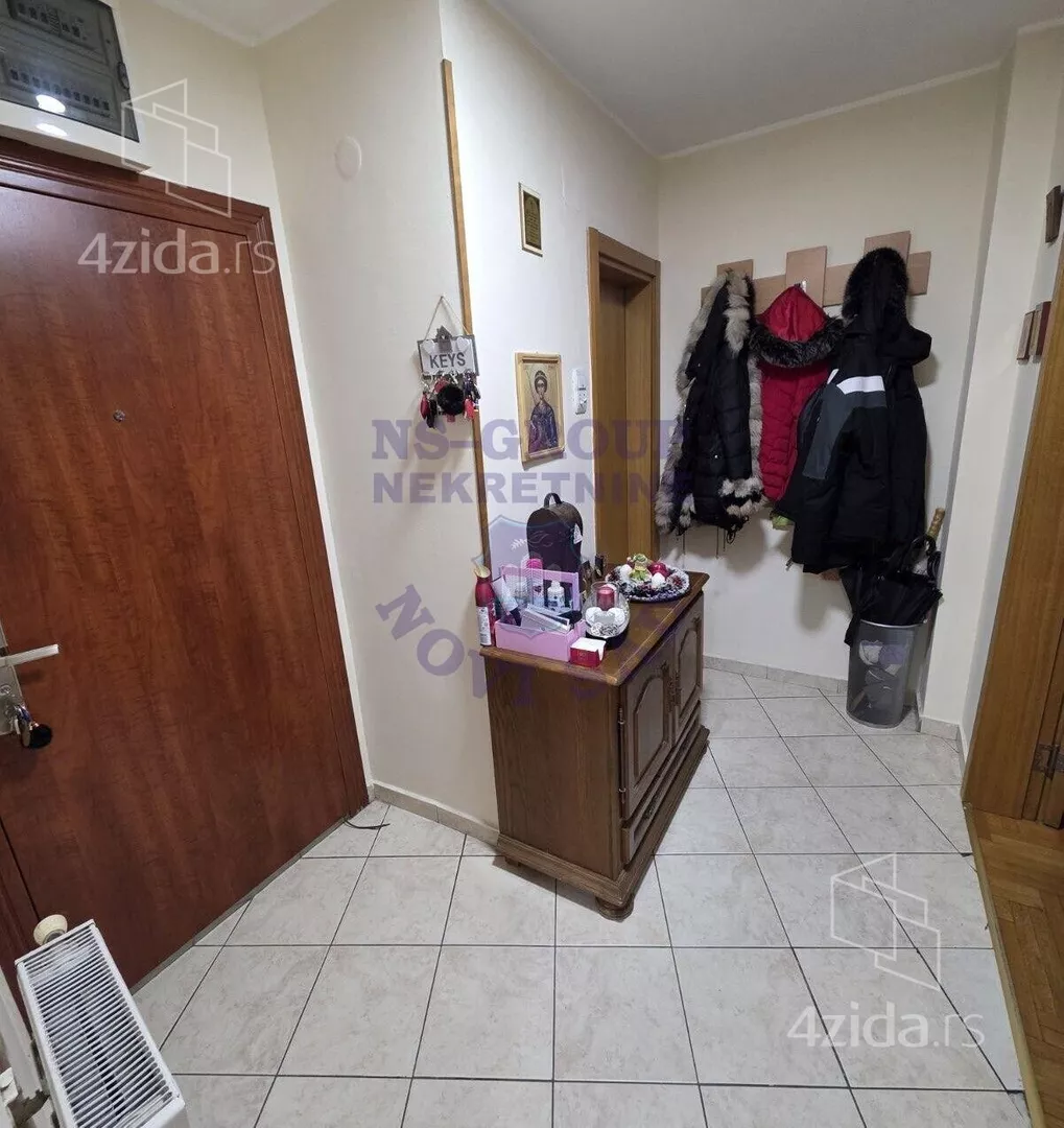 Šestosoban stan | 4zida