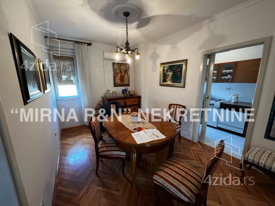 Četvoroiposoban stan | 4zida