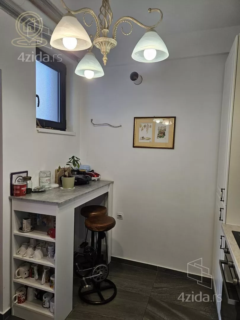 Šestosoban stan | 4zida