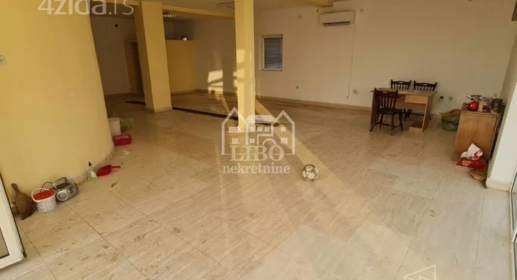 Poslovna zgrada | 4zida