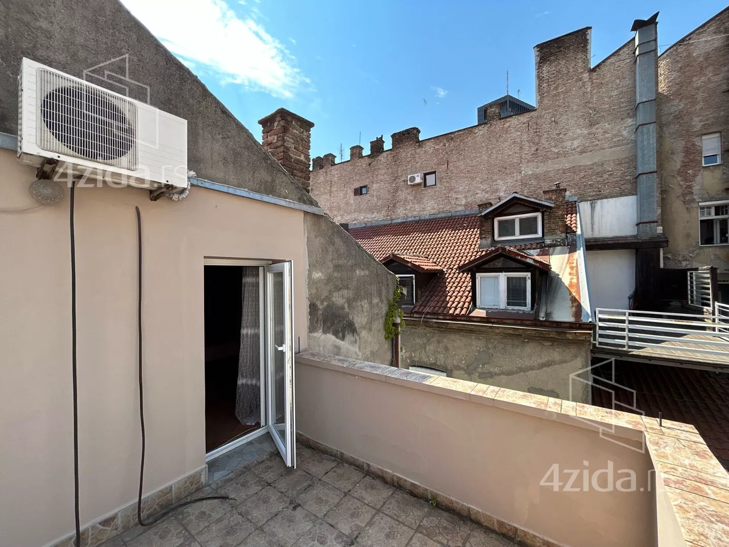 Četvoroiposoban stan | 4zida