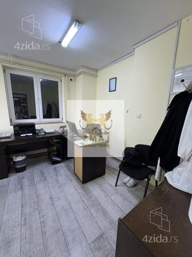 Poslovna zgrada | 4zida