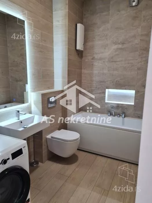 Šestosoban stan | 4zida