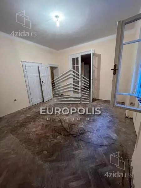 Četvoroiposoban stan | 4zida