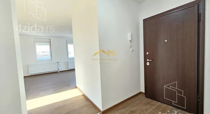 Šestosoban stan | 4zida