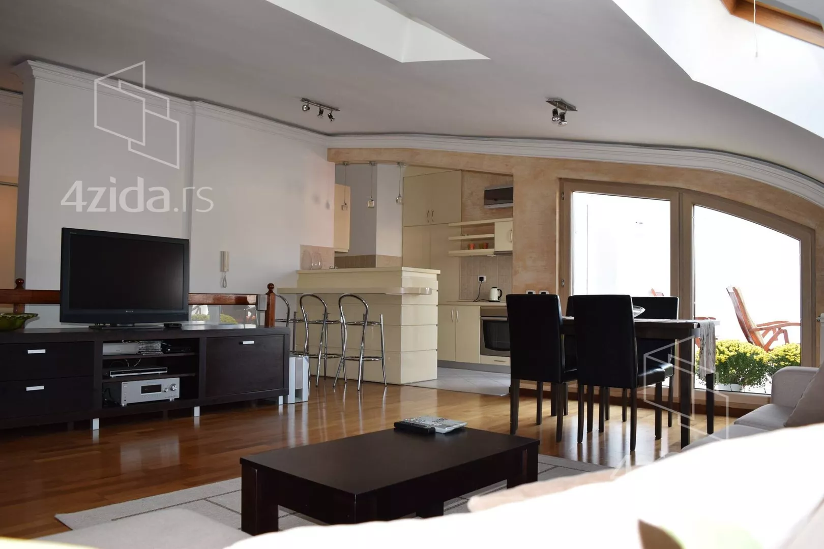 Troiposoban stan | 4zida