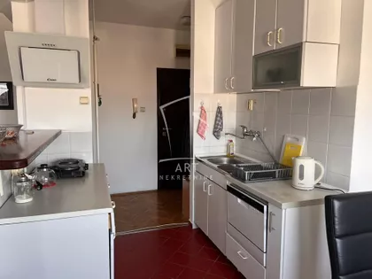 Velbuška | 4zida.rs