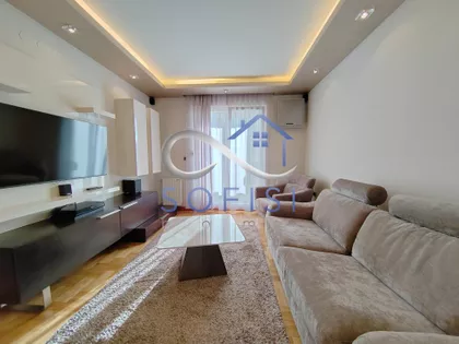 Lasla Gala | 4zida.rs